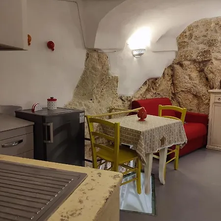 Ostuni- Casa Cisterna Porta San Demetrio