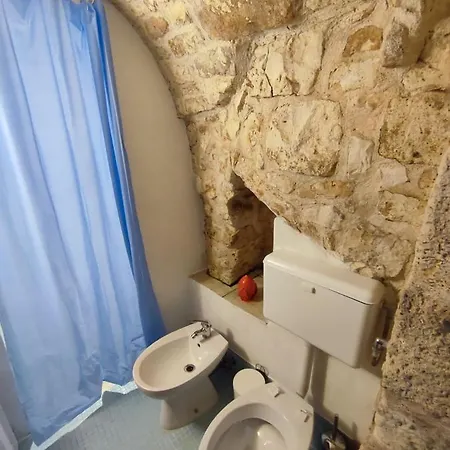 Ostuni- Casa Cisterna Porta San Demetrio * Ostuni